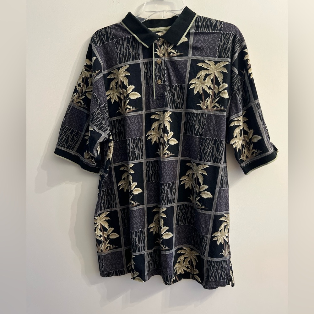 Bamboo Cay men’s HawaiianTropical short sleeve shirt, 3 button closure. Xl.